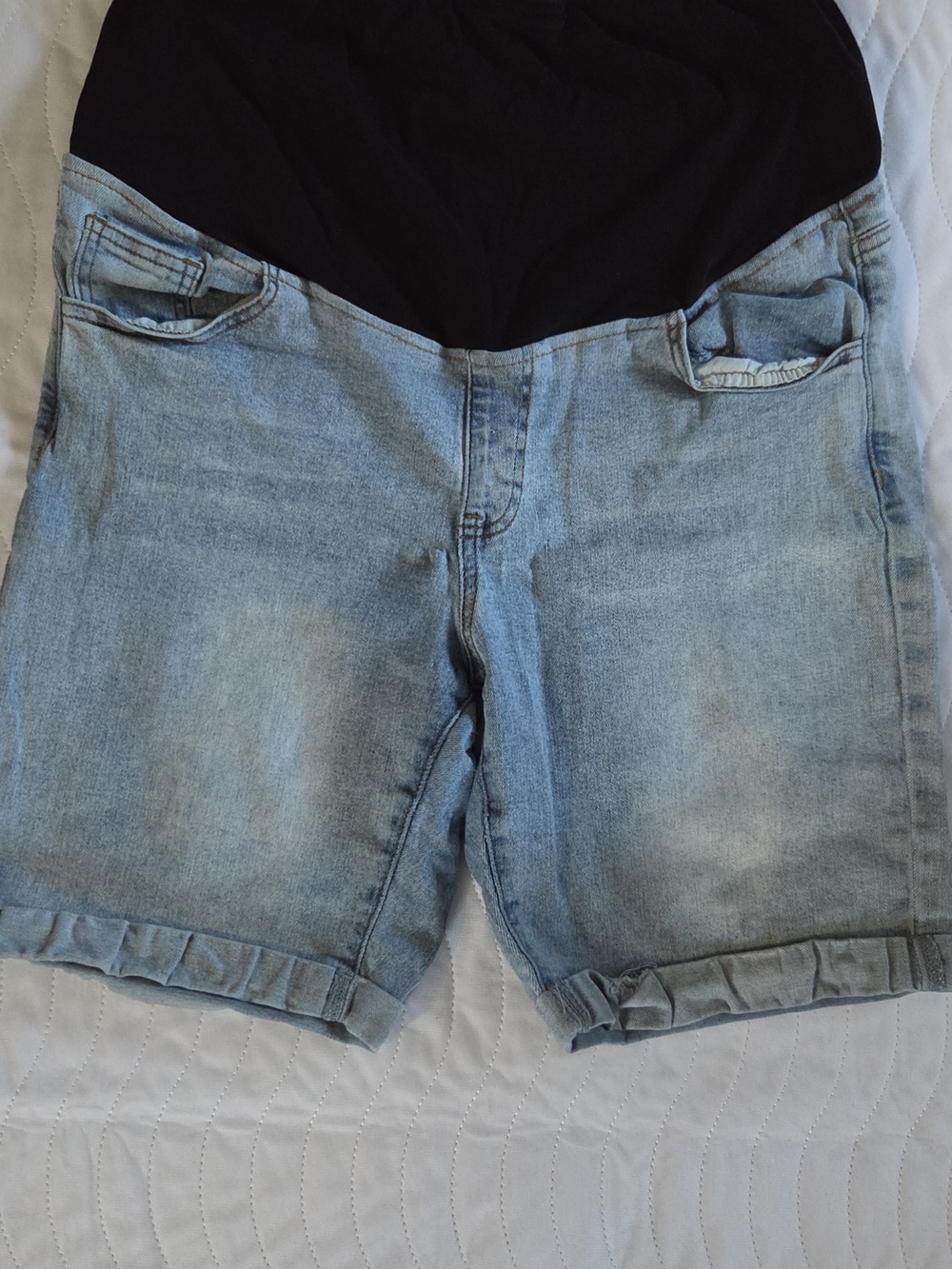 Women's Light Wash Maternity Denim Shorts - Stretch Panel